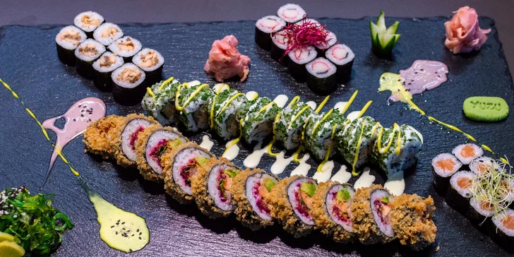 Chutě Japonska: sety s 16 a 42 ks sushi, polévkami, salátem a kuřecím teriyaki
