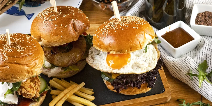 Pochutnejte si v restauraci s neotřelým designem: burger dle výběru, příloha, omáčka i pití
