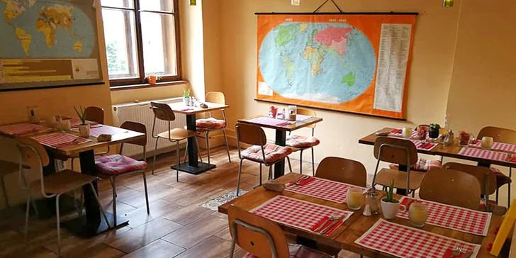 Pochutnejte si v restauraci s neotřelým designem: burger dle výběru, příloha, omáčka i pití