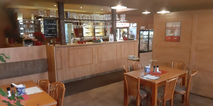 Kuřecí křídla v pivovarské restauraci: 1–2 kg až pro 4 osoby, s pivem i bez vč. možnosti rozvozu