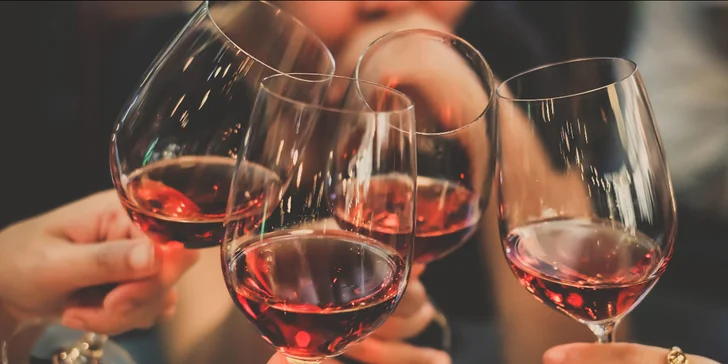 Tour de Wine: Detektivní hra po kapkách zločinu