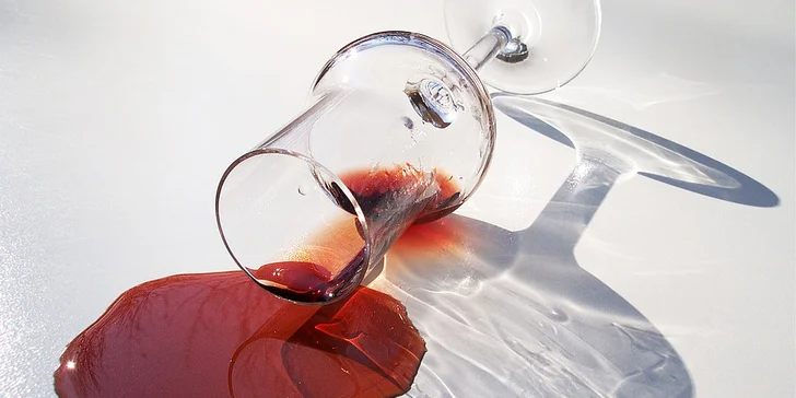 Tour de Wine: Detektivní hra po kapkách zločinu