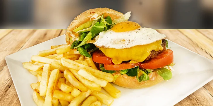 Pohodový víkend: burger a hranolky i 2 hodiny v bazénu se slanou vodou