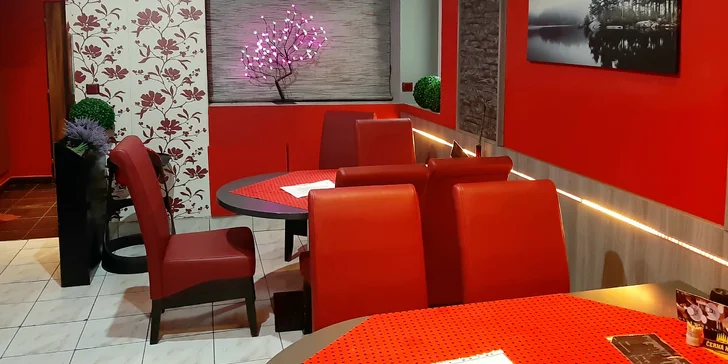 500 nebo 1000 g pečených žeber na medu v pizzerii Piccolíno, pečivo a omáčka