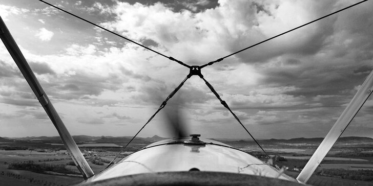 Splněný sen o létání: pilotování dvouplošníku Highlander s otevřeným kokpitem