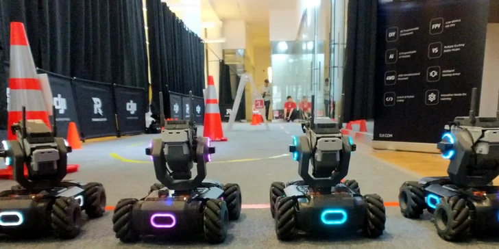 Hodina hry v robotí aréně: napínavé souboje s 1-4 roboty