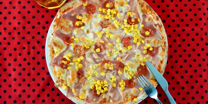 1 nebo 2 křupavé pizzy (Ø 32 cm) dle výběru v pizzerii Piccolíno