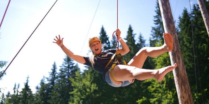 Adrenalinové zážitky: zip line, bungee trampolína, obří houpačka i koloběžky