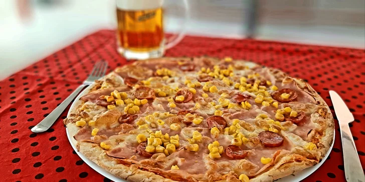 1 nebo 2 křupavé pizzy (Ø 32 cm) dle výběru v pizzerii Piccolíno