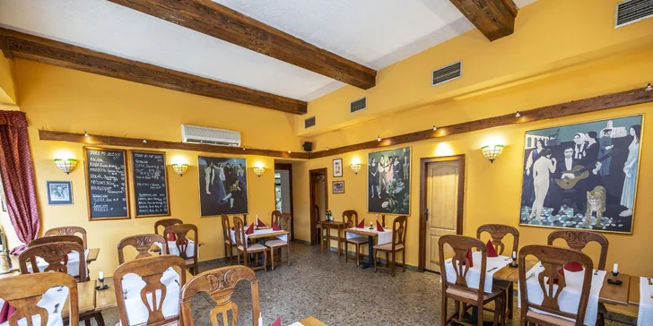 Středomořské 4chodové menu pro dva: tapas, sýry, mořská ryba nebo hovězí steak i dezert