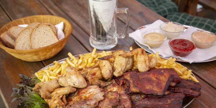 Užijte si hody s partou: 1,5 kg steaků, žeber, křidýlek a porce hranolků