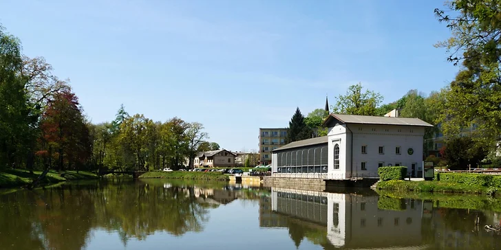 Odpočinek s polopenzí a tréninkem golfu v dosahu Beskyd i Jeseníků