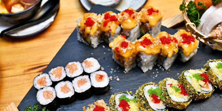 Nabité sushi menu pro dva v centru Prahy: losos, krevety, tuňák i avokádo