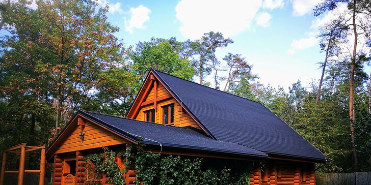 Pobyt v lesním městečku v Kersku: bungalov nebo srubový dům pro 2–6 osob