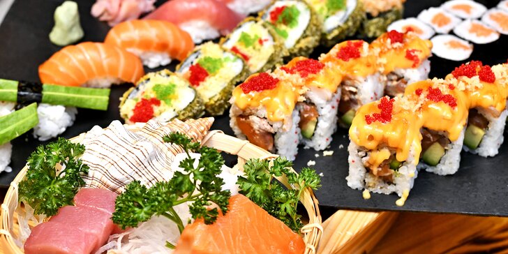 Nabité sushi menu s polévkou i salátem pro dva v centru Prahy: losos, krevety, tuňák i avokádo