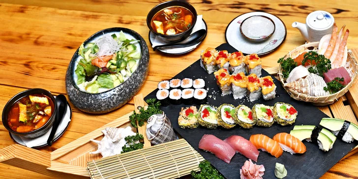 Nabité sushi menu pro dva v centru Prahy: losos, krevety, tuňák i avokádo