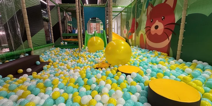 Na své si tu přijdou všichni milovníci houpání, klouzání, skákání i přelézání.
