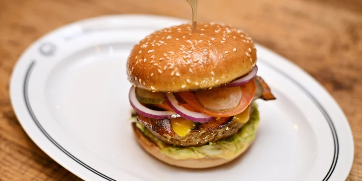 Burgery od vítěze Burgermánie 2018 a 2019: originální americký s masem plemene Black Angus