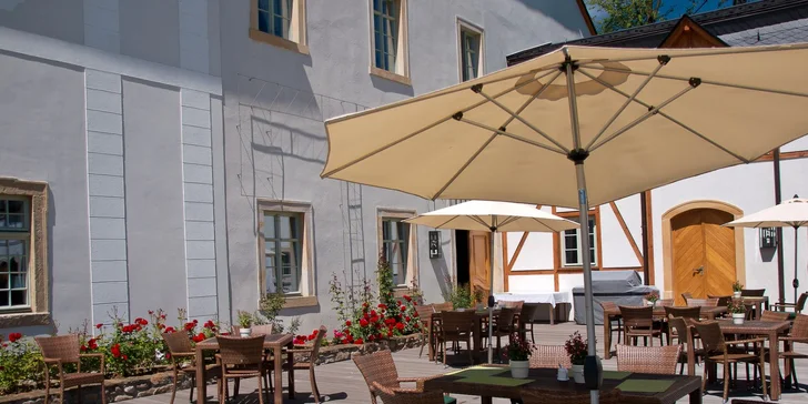 Luxusní pobyt v 5* polském hotelu Pałac Pakoszów: jídlo, neomezený vstup do spa a fitness