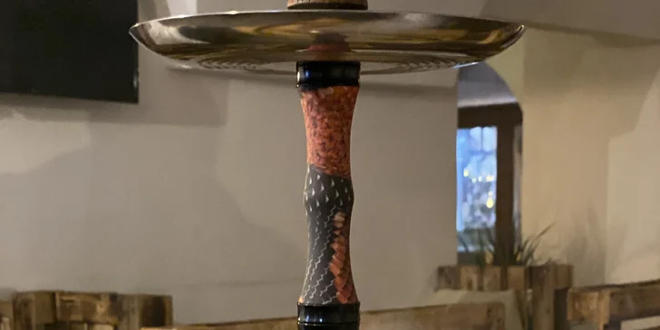 Posezení u vodní dýmky včetně 2 ledových čajů na Perštýnském náměstí