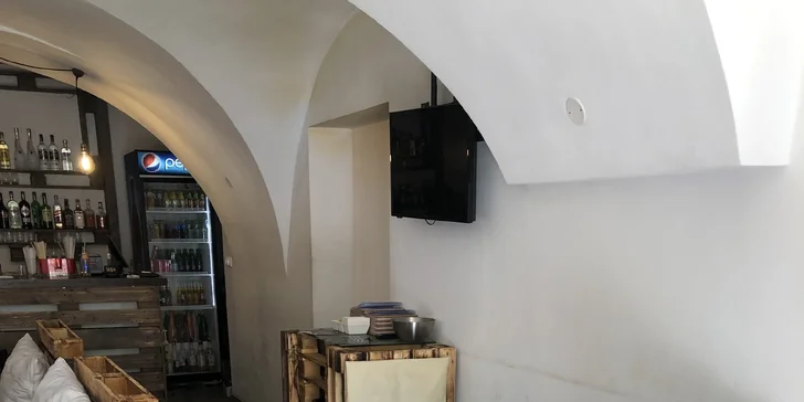 Posezení u vodní dýmky včetně 2 ledových čajů na Perštýnském náměstí