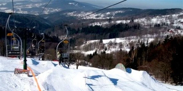 1190 Kč za víkendový pobyt pro děti a mládež na lyžích či snowboardu včetně plné penze a výcviku. Na výběr Harrachov, Kořenov a snowpark Rejdice. Sleva 54 %.