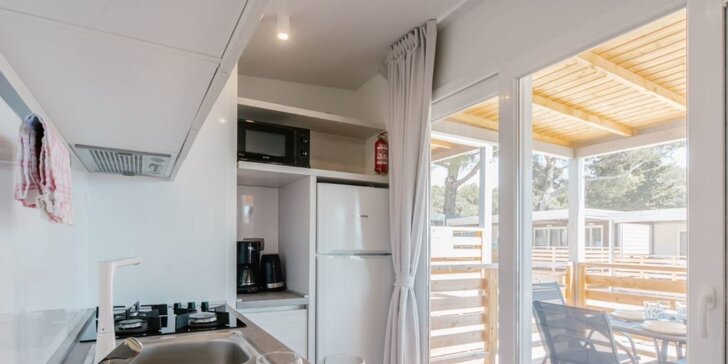 Chorvatský Biograd na Moru: moderní mobilní domy s vlastní kuchyňkou
