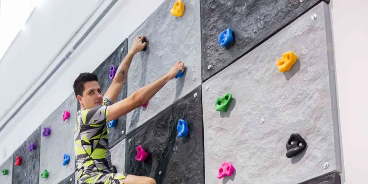 Hodina skákání v Jump Planet Brno: trampolíny, ninja dráha, parkour zóna, obří bazén s houbičkami a 9D kino