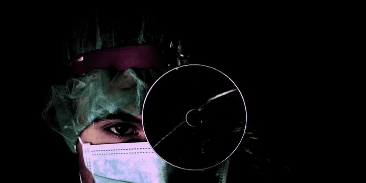 90 min. napětí: úniková hra Doktor Anděl pro 2–5 hráčů