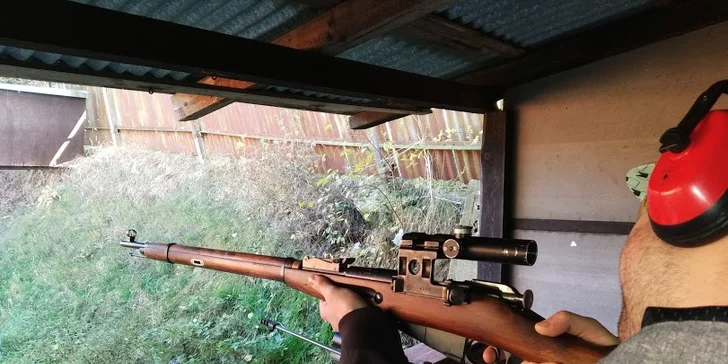 Adrenalinová zábava pro celou rodinu: střelba až 120 náboji z až 15 zbraní