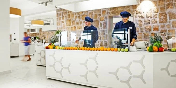 Užijte si letovisko Baška Voda - 5* hotel u pláže, vlastní doprava