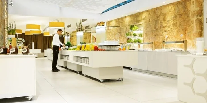 Užijte si letovisko Baška Voda - 5* hotel u pláže, vlastní doprava