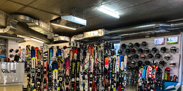 Zapůjčení lyží, lyžařských bot i sjezdových holí: dětské, juniorské i dospělé