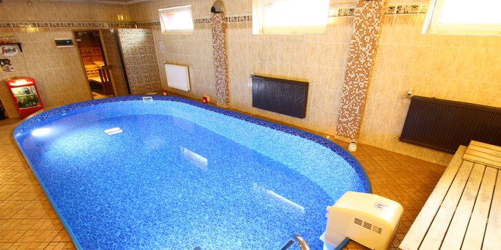Privátní relaxace pro páry i party: vířivka nebo bazén a sauna