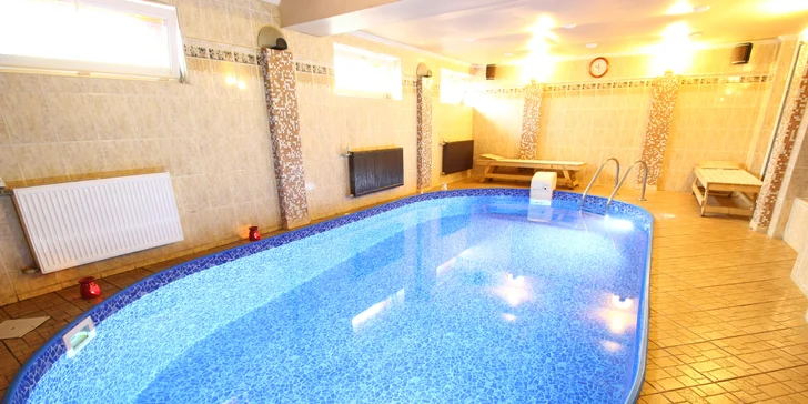 Privátní relaxace pro páry i party: vířivka nebo bazén a sauna