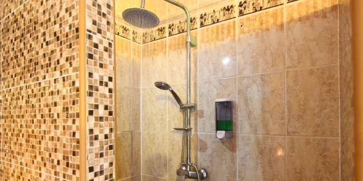 Privátní relaxace pro páry i party: vířivka nebo bazén a sauna
