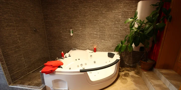 Privátní relaxace pro páry i party: vířivka nebo bazén a sauna