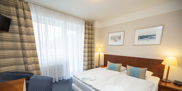 Karlovy Vary pro dva: elegantní 3* hotel se snídaní a vstupem do lázní či masáží