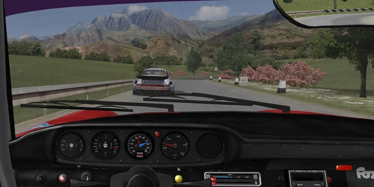 Chopte se volantu a podmaňte si závodní okruh na simulátoru Race Club