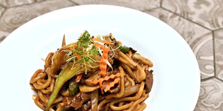 4 chody v restauraci Khomfi: polévka, závitky i Bún Bò Nam Bộ, Curry Đỏ nebo další asijské dobroty