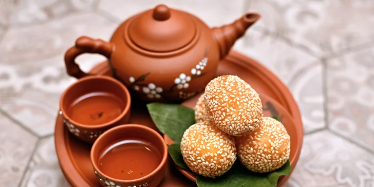 4 chody v restauraci Khomfi: polévka, závitky i Bún Bò Nam Bộ, Curry Đỏ nebo další asijské dobroty