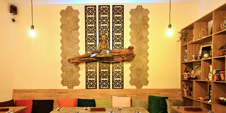 4 chody v restauraci Khomfi: polévka, závitky i Bún Bò Nam Bộ, Curry Đỏ nebo další asijské dobroty