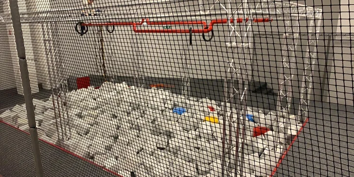 Hodina skákání v Jump Planet Brno: trampolíny, ninja dráha, parkour zóna, obří bazén s houbičkami a 9D kino