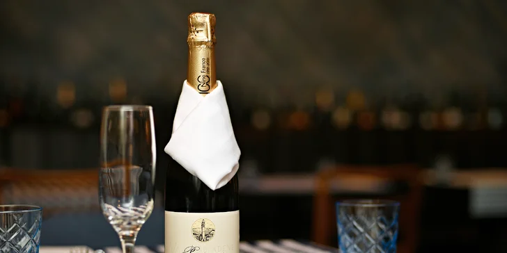 Pestré degustační menu pro dva: grilovaný mořský vlk nebo pražma a další chody i s láhví prosecca