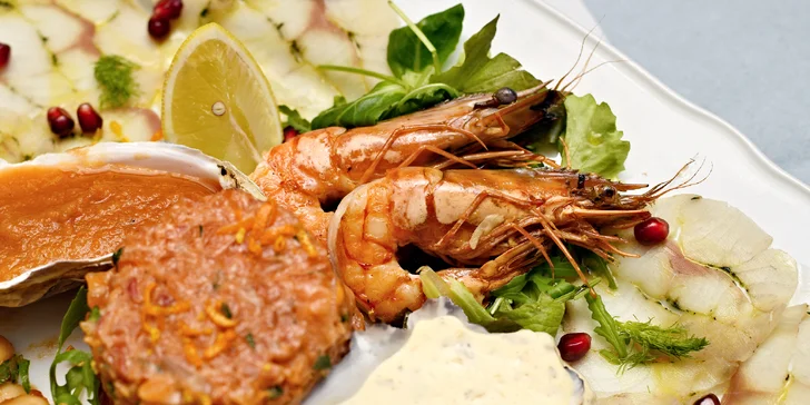 Pestré degustační menu pro dva: grilovaný mořský vlk nebo pražma a další chody i s láhví prosecca