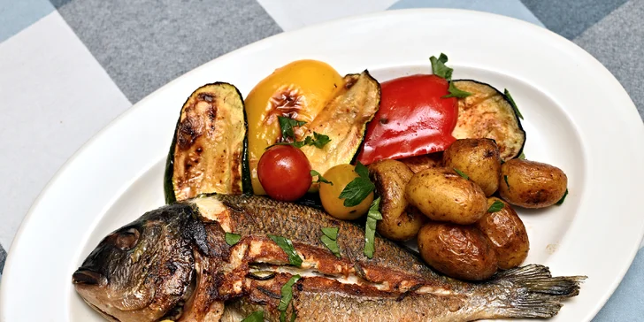Pestré degustační menu pro dva: grilovaný mořský vlk nebo pražma a další chody i s láhví prosecca