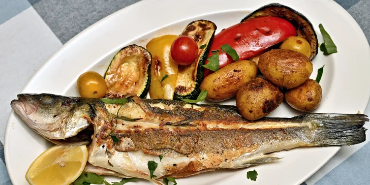 Pestré degustační menu pro dva: grilovaný mořský vlk nebo pražma a další chody i s láhví prosecca