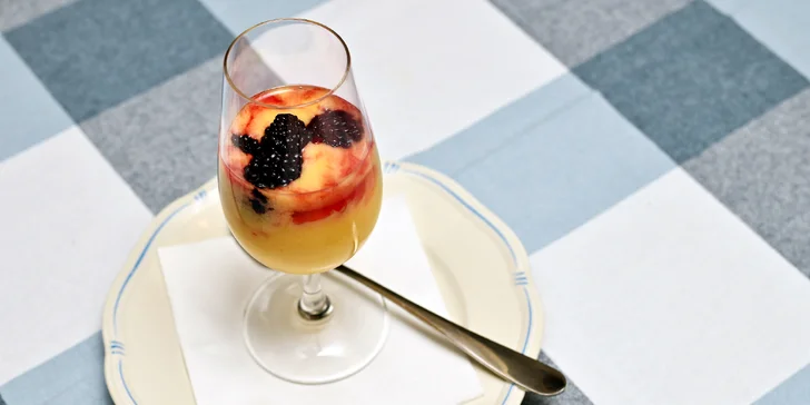 Pestré degustační menu pro dva: grilovaný mořský vlk nebo pražma a další chody i s láhví prosecca