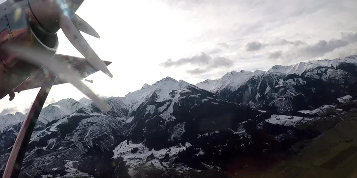 Zážitek nad Alpami: tandemový seskok z výšky 4000 m v netradiční lokalitě