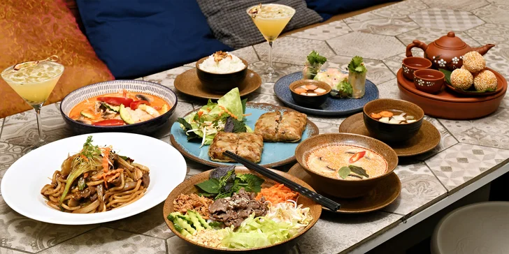 4 chody v restauraci Khomfi: polévka, závitky i Bún Bò Nam Bộ, Curry Đỏ nebo další asijské dobroty